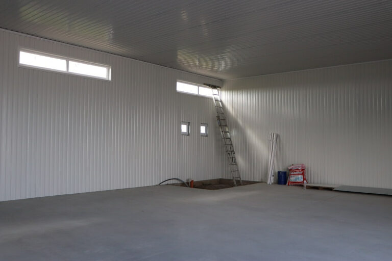 NEW INSULATED HANGAR