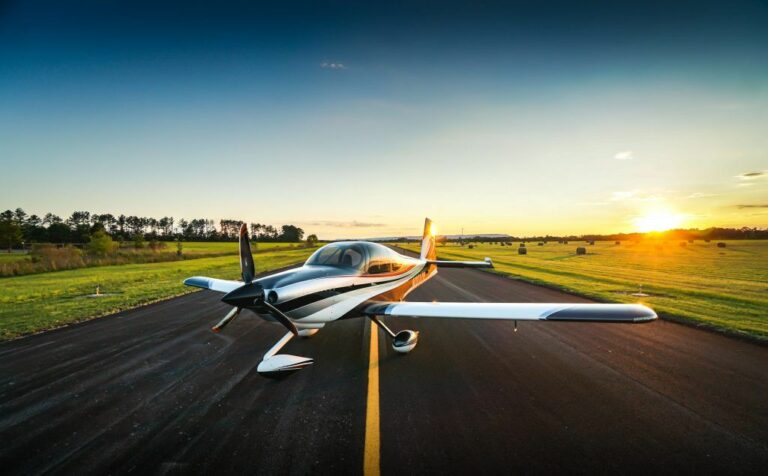 The Exquisite RV-10 by Tim Huneycutt – Unveiling Van’s Aircraft’s Ultimate Configuration for Kit-Built Planes